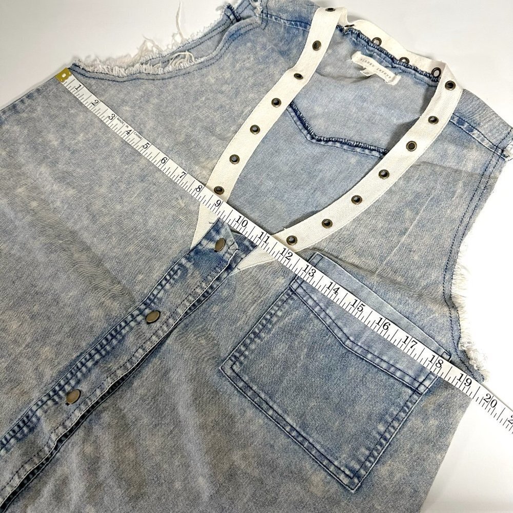 Gilded Intent Chambray Tank - Picture 10 of 11
